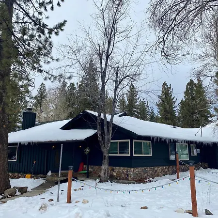Fox & Swan Chalet - Beautiful Ranch Style Home With Hot Tub And A Game Room With Arcade Games!